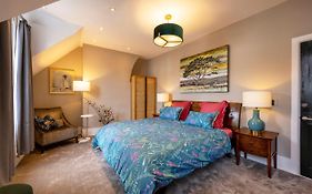 Luxury Central Home - Parking & Ev Point, Superking Bed